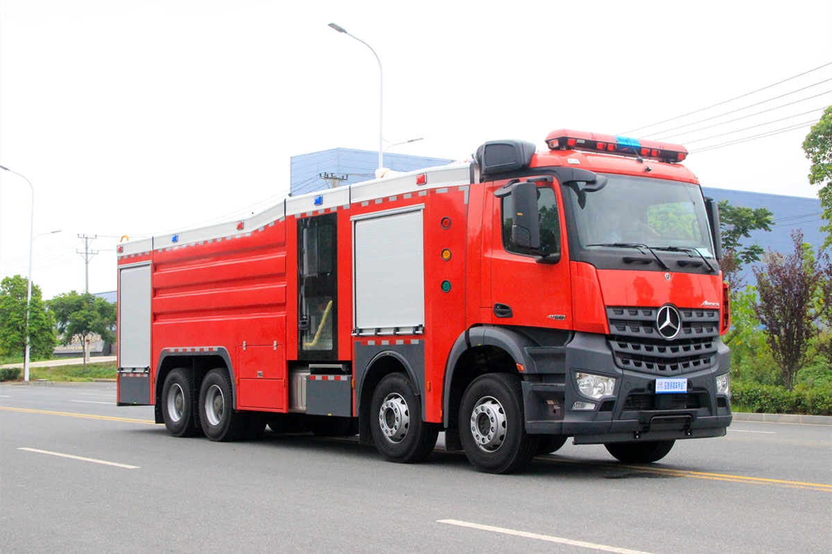 CLW5370GXFPM180 Mercedes-Benz foam fire truck
