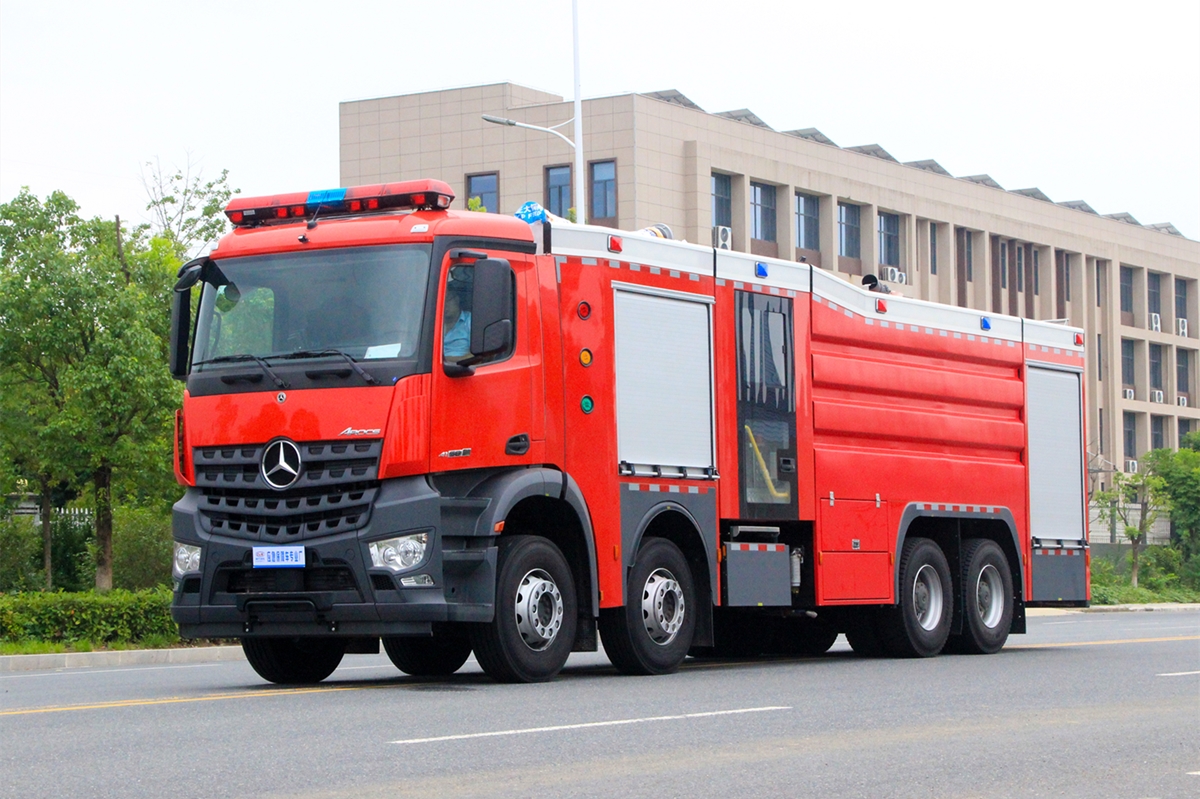 CLW5370GXFPM180 Mercedes-Benz foam fire truck-SinoAfricaTrade