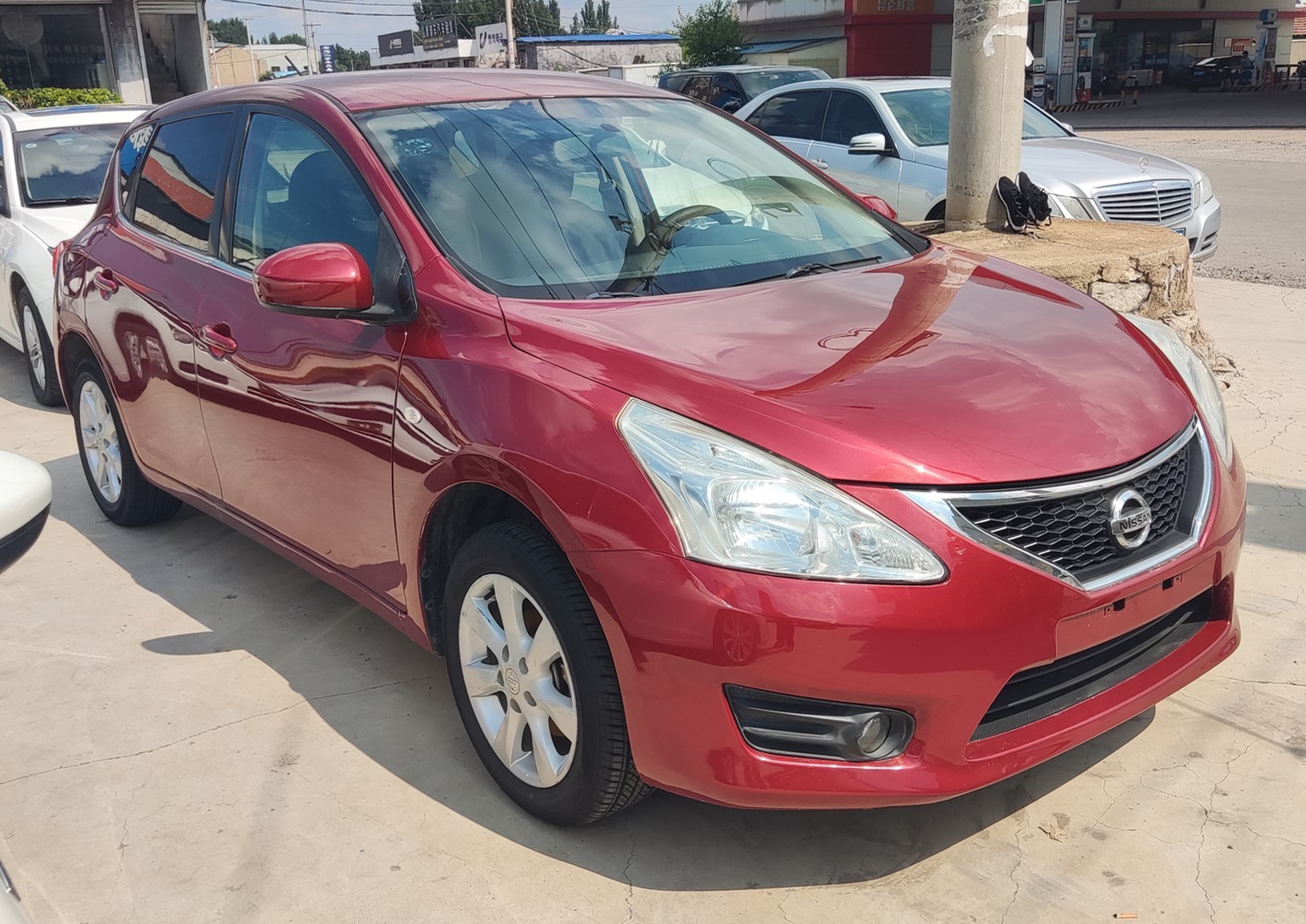Dongfeng Nissan DFL7165VAK1 small passenger car-SinoAfricaTrade